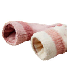 Заредете изображение във визуализатора на галерията – Women's winter telephone gloves with a snowman and a Christmas tree - beige
