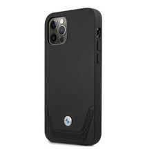 Заредете изображение във визуализатора на галерията – Etui BMW BMHCP12MRSWPK iPhone 12/12 Pro 6,1" czarny/black hardcase Leather Perforate - TopMag
