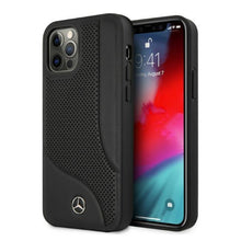 Заредете изображение във визуализатора на галерията – Mercedes MEHCP12MCDOBK iPhone 12/12 Pro 6,1" czarny/black hardcase Leather Perforated Area - TopMag
