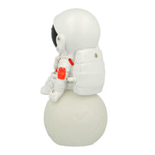 Заредете изображение във визуализатора на галерията – Night lamp L20 Astronaut
