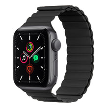 Заредете изображение във визуализатора на галерията – Kingxbar Magnetic Band Strap Watch Bracelet: Ultra / 8/7/6 / SE / 5/4/3/2 (49mm / 45mm / 44mm / 42mm) Magnetic Silicone Band Black - TopMag

