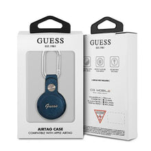 Заредете изображение във визуализатора на галерията – Guess GUATPSASRSB AirTag case niebieski/blue Saffiano Vintage Script - TopMag
