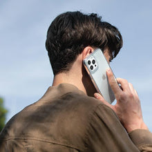 Заредете изображение във визуализатора на галерията – UNIQ etui Air Fender iPhone 13 6,1" szary/smoked grey - TopMag
