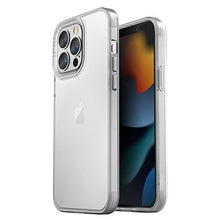 Заредете изображение във визуализатора на галерията – UNIQ etui Air Fender iPhone 13 Pro / 13 6,1" nude transparent - TopMag
