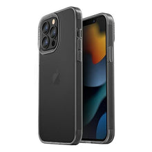 Заредете изображение във визуализатора на галерията – UNIQ etui Air Fender iPhone 13 Pro / 13 6,1" szary/smoked grey - TopMag
