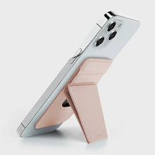 Заредете изображение във визуализатора на галерията – UNIQ Lyft magnetyczny stojak na telefon snap-on stand and card holder różowy/pink - TopMag
