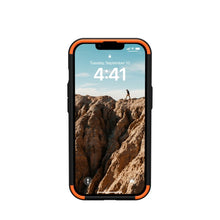 Заредете изображение във визуализатора на галерията – ( uag ) urban armor gear civilian compatible with magsafe гръб за iphone 13 / 14 green
