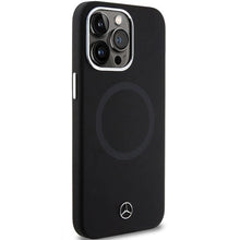 Заредете изображение във визуализатора на галерията – Mercedes Silicone Bicolor MagSafe case for iPhone 15 Pro - black
