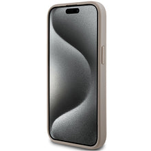 Заредете изображение във визуализатора на галерията – Original Case GUESS hardcase 4G Triangle Metal Logo GUHCP15SPG4GPH for Iphone 13/14/15 white
