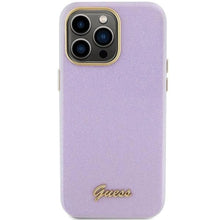 Заредете изображение във визуализатора на галерията – Guess Glitter Glossy Script case for iPhone 15 Pro - lilac
