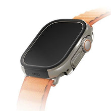Заредете изображение във визуализатора на галерията – Uniq Valencia Apple Watch Ultra 49mm case. silver/titanium silver
