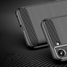 Заредете изображение във визуализатора на галерията – Carbon Case Flexible TPU Cover for Samsung Galaxy S22 black - TopMag
