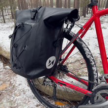 Заредете изображение във визуализатора на галерията – Wozinsky waterproof bicycle bag trunk pannier 25l yellow (WBB24YE) - TopMag
