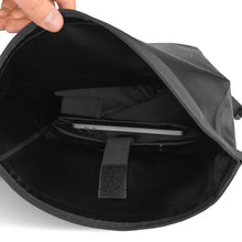 Заредете изображение във визуализатора на галерията – Wozinsky waterproof backpack for bicycle trunk bike bag 2in1 23l black (WBB31BK) - TopMag
