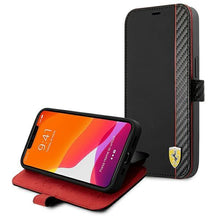 Заредете изображение във визуализатора на галерията – Ferrari FESAXFLBKP13XBK iPhone 13 Pro Max 6,7" czarny/black book On Track Carbon Stripe - TopMag
