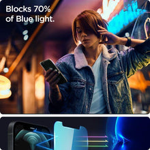 Заредете изображение във визуализатора на галерията – SZKŁO HARTOWANE SPIGEN GLAS.TR ”EZ FIT” 2-PACK IPHONE 13 / 13 PRO ANTIBLUE - TopMag
