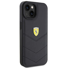 Заредете изображение във визуализатора на галерията – Original FERRARI hardcase Quilted Metal Logo FEHCP15SRDUK do Iphone 15 Black
