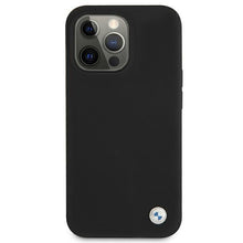 Заредете изображение във визуализатора на галерията – Etui BMW BMHCP13LSILBK iPhone 13 Pro / 13 6,1" czarny/black hardcase Silicone Signature - TopMag
