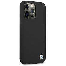 Заредете изображение във визуализатора на галерията – Etui BMW BMHCP13LSILBK iPhone 13 Pro / 13 6,1" czarny/black hardcase Silicone Signature - TopMag
