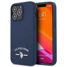 Заредете изображение във визуализатора на галерията – US Polo USHCP13LSFGV iPhone 13 Pro / 13 6,1" granatowy/navy Silicone Collection - TopMag
