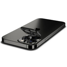 Заредете изображение във визуализатора на галерията – OSŁONA APARATU SPIGEN OPTIK.TR CAMERA PROTECTOR 2-PACK IPHONE 13 PRO / 13 PRO MAX BLACK - TopMag
