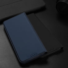 Заредете изображение във визуализатора на галерията – Dux Ducis Skin Pro case for Motorola Edge 30 Ultra flip cover card wallet stand blue
