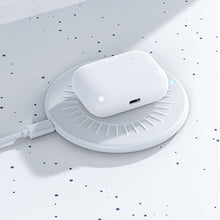 Заредете изображение във визуализатора на галерията – Wireless Induction Charger QI Universal Fast Charge - FC07 10W White (min.2A)
