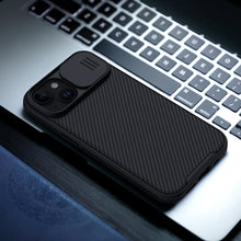 Заредете изображение във визуализатора на галерията – Nillkin CamShield Pro PC+TPU Case for Iphone 15 black
