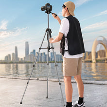 Заредете изображение във визуализатора на галерията – Professional Ugreen LP661 tripod for smartphones and cameras - black and gray
