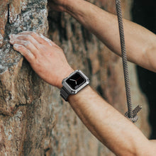 Заредете изображение във визуализатора на галерията – Kingxbar CYF134 2in1 Rugged Case for Apple Watch 8, 7 (45 mm) Stainless Steel with Strap Silver
