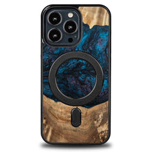 Заредете изображение във визуализатора на галерията – Wood and Resin Case for iPhone 13 Pro MagSafe Bewood Unique Neptune - Navy Blue and Black
