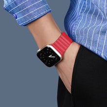 Заредете изображение във визуализатора на галерията – Dux Ducis Magnetic Strap Watch Strap 7/6/5/4/3/2 / SE (41/40 / 38mm) Magnetic Band Red (Chain Version) - TopMag
