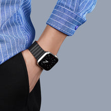 Заредете изображение във визуализатора на галерията – Dux Ducis Magnetic Strap Watch Strap 7/6/5/4/3/2 / SE (45/44 / 42mm) Magnetic Band Black / Orange (Chain Version) - TopMag
