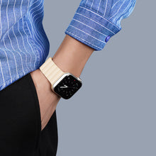 Заредете изображение във визуализатора на галерията – Dux Ducis Magnetic Strap Watch Strap 7/6/5/4/3/2 / SE (45/44 / 42mm) Magnetic Band Beige (Chain Version) - TopMag
