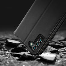 Заредете изображение във визуализатора на галерията – Dux Ducis Hivo Leather Flip Cover Genuine Leather Wallet For Cards And Documents Samsung Galaxy S22 + (S22 Plus) Black - TopMag
