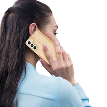 Заредете изображение във визуализатора на галерията – Dux Ducis Skin Pro Holster Cover Flip Cover for Samsung Galaxy S22 gold - TopMag
