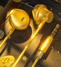 Заредете изображение във визуализатора на галерията – WK Design Sakin Series headphones headset with remote control and microphone 3.5 mm mini jack gold (YC05) - TopMag
