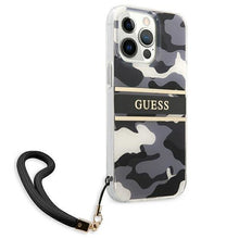 Заредете изображение във визуализатора на галерията – Guess GUHCP13LKCABBK iPhone 13 Pro / 13 6,1" czarny/black hardcase Camo Strap Collection - TopMag
