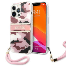 Заредете изображение във визуализатора на галерията – Guess GUHCP13LKCABPI iPhone 13 Pro / 13 6,1" różowy/pink hardcase Camo Strap Collection - TopMag
