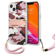 Заредете изображение във визуализатора на галерията – Guess GUHCP13SKCABPI iPhone 13 mini 5,4" różowy/pink hardcase Camo Strap Collection - TopMag
