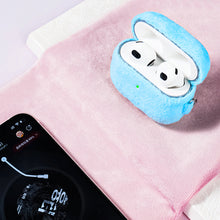Заредете изображение във визуализатора на галерията – Kingxbar Plush Pods Case AirPods 3 Case Plush Cover Earphone Cover Blue - TopMag
