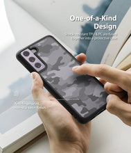 Заредете изображение във визуализатора на галерията – Ringke Fusion Matte TPU Cover with Gel Frame for Samsung Galaxy S21 FE Black Camo Black (FM576E73) - TopMag
