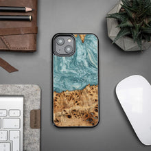 Заредете изображение във визуализатора на галерията – Wood and resin case for iPhone 15 Plus Bewood Unique Uranus - blue and white
