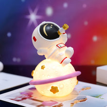 Заредете изображение във визуализатора на галерията – Night lamp L21 Astronaut
