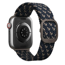 Заредете изображение във визуализатора на галерията – UNIQ pasek Aspen Apple Watch 44/42/45mm Series 4/5/6/7/8/SE/SE2 Braided DE niebieski/obsidian blue - TopMag
