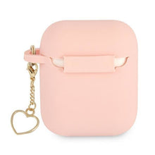 Заредете изображение във визуализатора на галерията – Guess GUA2LSCHSP AirPods cover różowy/pink Silicone Charm Heart Collection - TopMag
