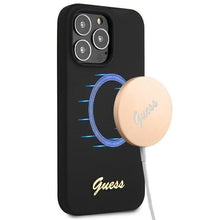 Заредете изображение във визуализатора на галерията – Guess GUHMP13LLSLMGBK iPhone 13 Pro / 13 6,1" black/czarny hardcase Silicone Script Gold Logo MagSafe - TopMag
