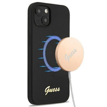 Заредете изображение във визуализатора на галерията – Guess GUHMP13MLSLMGBK iPhone 13 6,1" black/czarny hardcase Silicone Script Gold Logo Magsafe - TopMag
