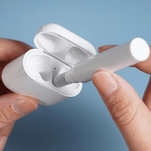 Заредете изображение във визуализатора на галерията – AirPods cleaning kit - white
