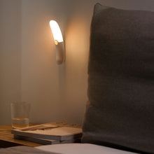 Заредете изображение във визуализатора на галерията – Baseus Crescent Moon wardrobe lamp with PIR motion detector 800 mAh white (DGDG000102) - TopMag
